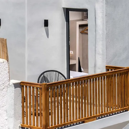 Petit Apartment Emporio (Santorini)